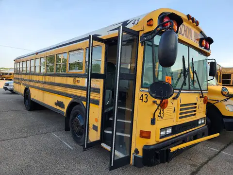 1BABHCKA55F227661 — 2005 Blub School BUS, Задняя часть (Rear End), фото до ремонта