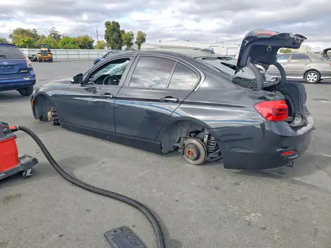 WBA8E1G50JNU90193 — 2018 BMW 320, фото 2 с аукциона Copart 14.10.2026, Вандализм