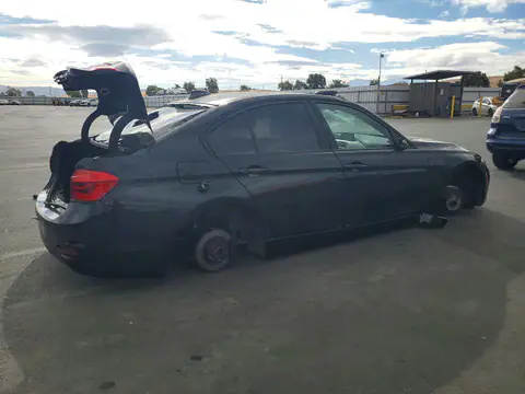 WBA8E1G50JNU90193 — 2018 BMW 320, фото 3 с аукциона Copart 14.10.2026, Вандализм