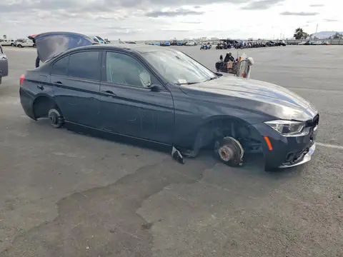 WBA8E1G50JNU90193 — 2018 BMW 320, фото 4 с аукциона Copart 14.10.2026, Вандализм