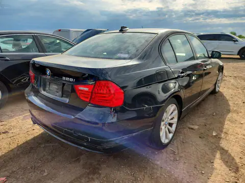 WBAPK7C54BA975037 — 2011 BMW 328, фото 3 с аукциона Copart 06.10.2026, Естественный износ