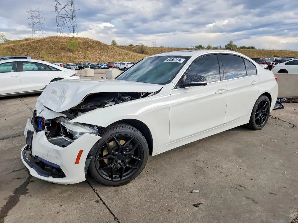 WBA8B9G34HNU54202 BMW 330 2017 — повреждение Передняя часть, фото до ремонта