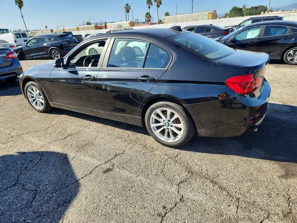 WBA8E1G54GNT35977 — 2016 BMW 3ER, фото 2 с аукциона Copart 29.09.2026, Вандализм