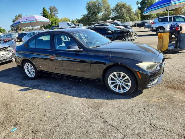 WBA8E1G54GNT35977 — 2016 BMW 3ER, фото 4 с аукциона Copart 29.09.2026, Вандализм