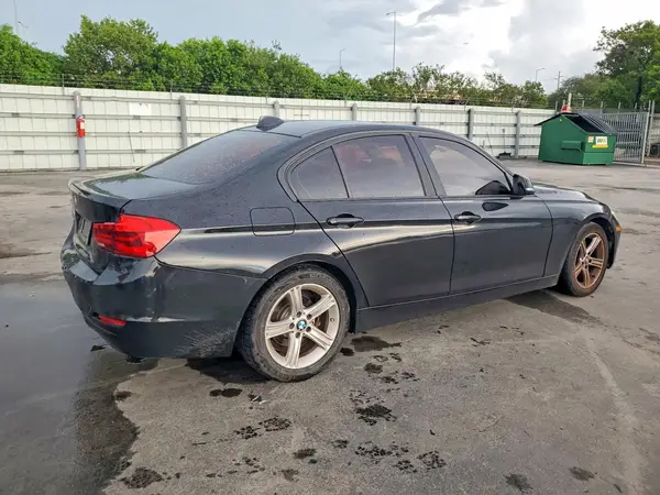 WBA8E5G3XHNU44693 — 2017 BMW 3ER, фото 3 с аукциона Copart 05.10.2026, Задняя часть
