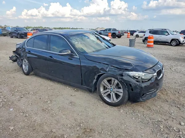 WBA8B9G35HNU52748 — 2017 BMW 3ER, фото 4 с аукциона Copart, Передняя часть