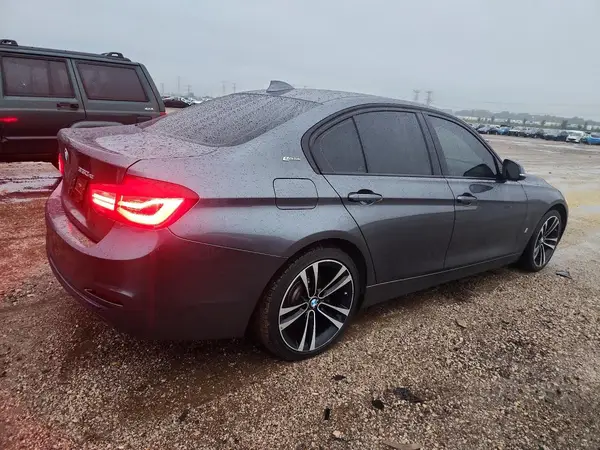 WBA8E1C55JA159610 — 2018 BMW 3ER, фото 3 с аукциона Copart 29.09.2026, Механические повреждения