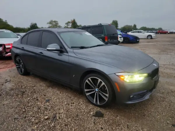 WBA8E1C55JA159610 — 2018 BMW 3ER, фото 4 с аукциона Copart 29.09.2026, Механические повреждения