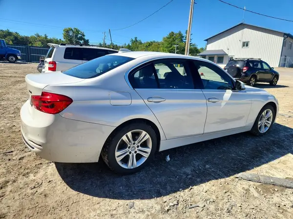 WBA8D9G5XJNU67909 — 2018 BMW 3ER, фото 3 с аукциона Copart, Передняя часть