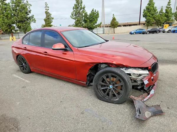 WBA8E1G55JNU89072 — 2018 BMW 3ER, фото 4 с аукциона Copart, Передняя часть