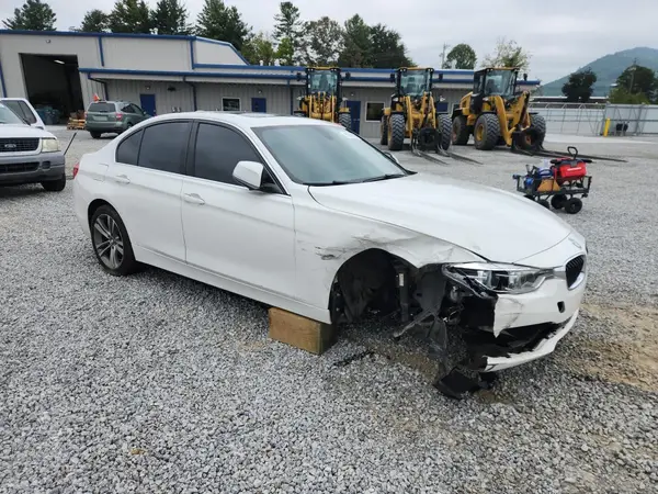 WBA8B9G58JNU97707 — 2018 BMW 3ER, фото 4 с аукциона Copart, Передняя часть