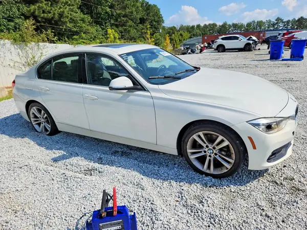 WBA8B9C53JEE82816 — 2018 BMW 3ER, фото 4 с аукциона Copart, Механические повреждения