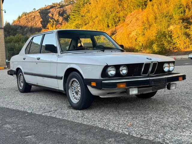 1983 BMW 528 VIN WBADK8306D9206055 фото 1