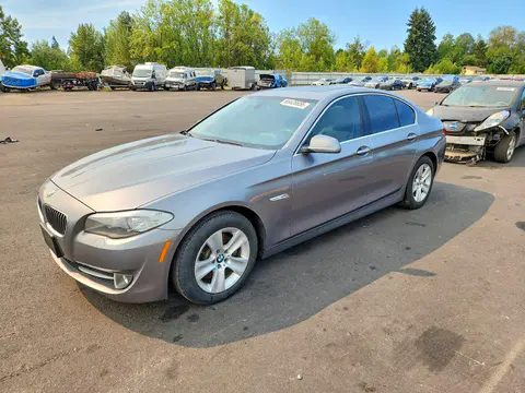 WBAXG5C5XDD228842 — 2013 BMW 528, Боковая часть (Side), фото до ремонта
