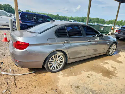WBAFR9C52BC270857 — 2011 BMW 550, фото 3 с аукциона Copart 22.09.2026, Естественный износ