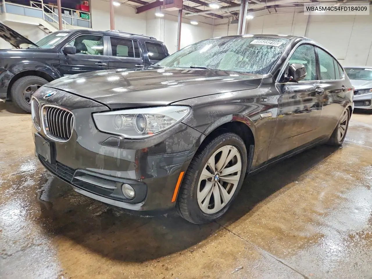 WBA5M4C54FD184009 BMW 5ER 2015 — повреждение Мелкие вмятины и царапины, фото до ремонта