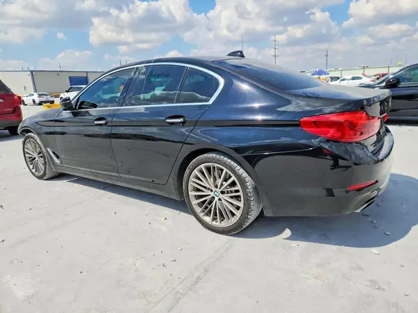WBAJE5C36HG914309 — 2017 BMW 5ER, фото 2 с аукциона Copart, Передняя часть