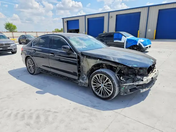 WBAJE5C36HG914309 — 2017 BMW 5ER, фото 4 с аукциона Copart, Передняя часть