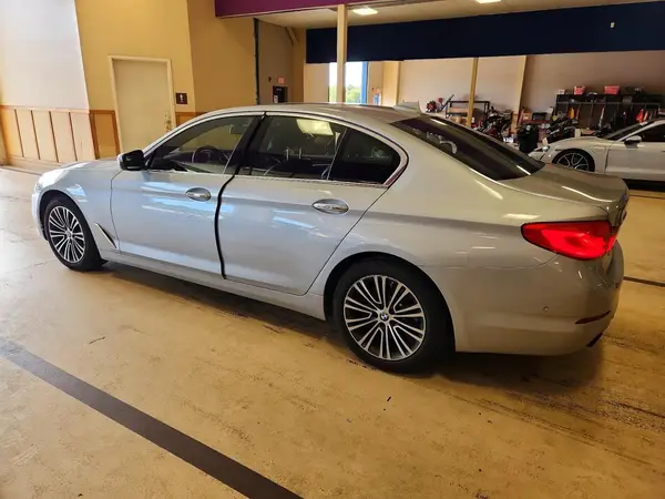 WBAJA7C30HG906133 — 2017 BMW 5ER, фото 2 с аукциона Copart 06.10.2026, Боковая часть
