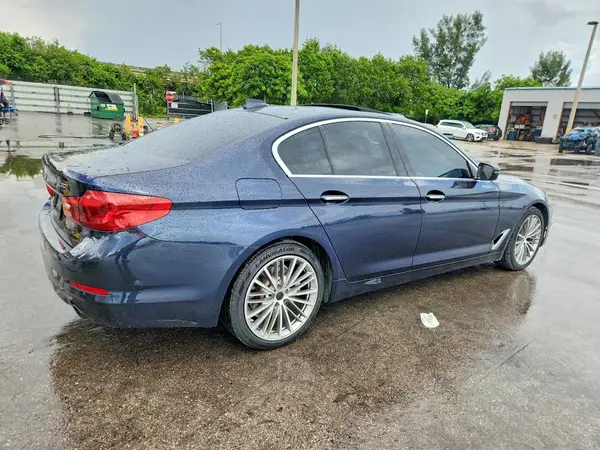 WBAJA5C33HG893849 — 2017 BMW 5ER, фото 3 с аукциона Copart, Мелкие вмятины и царапины