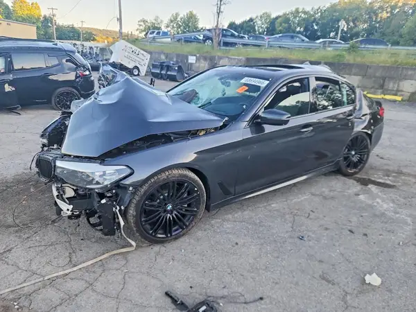 WBAJE7C56JWC55630 — 2018 BMW 5ER, Передняя часть (Front End), фото до ремонта