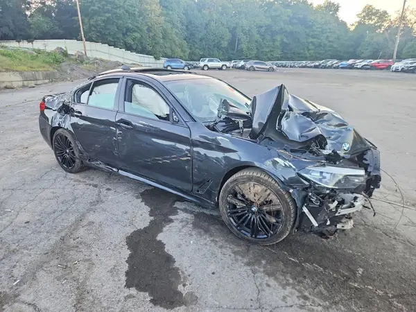 WBAJE7C56JWC55630 — 2018 BMW 5ER, фото 4 с аукциона Copart, Передняя часть