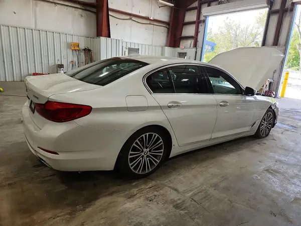 WBAJE7C52JWD52789 — 2018 BMW 5ER, фото 3 с аукциона Copart, Боковая часть
