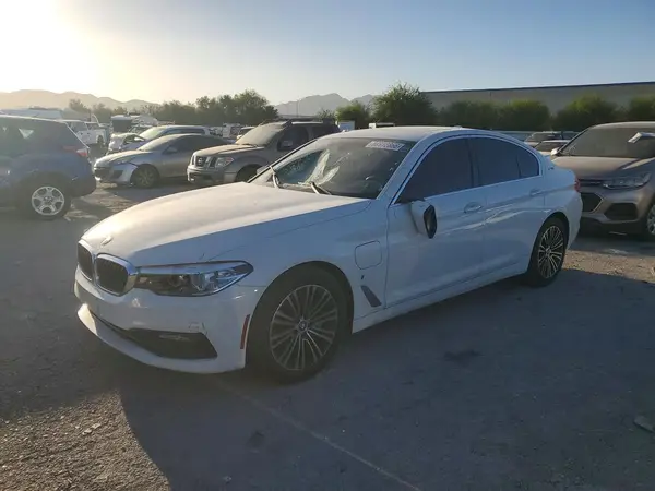 WBAJA9C51JB252789 — 2018 BMW 5ER, Вандализм (Vandalism), фото до ремонта
