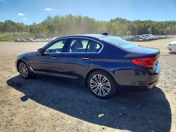 WBAJA7C58JWA73875 — 2018 BMW 5ER, фото 2 с аукциона Copart, Боковая часть