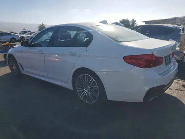 WBAJE5C51JG918291 — 2018 BMW 5ER, фото 2 с аукциона Copart, Передняя часть