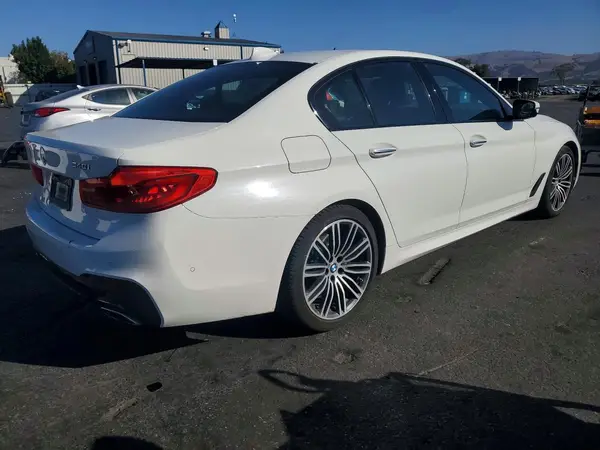WBAJE5C51JG918291 — 2018 BMW 5ER, фото 3 с аукциона Copart, Передняя часть