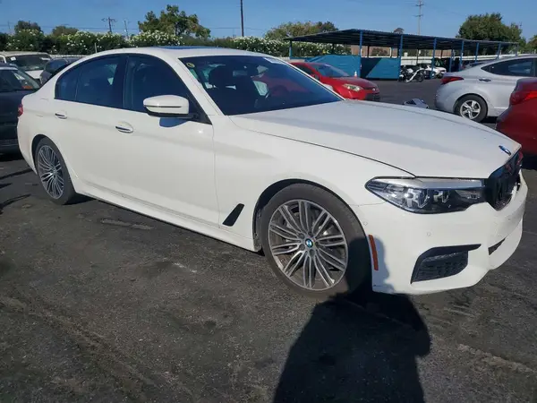 WBAJE5C51JG918291 — 2018 BMW 5ER, фото 4 с аукциона Copart, Передняя часть