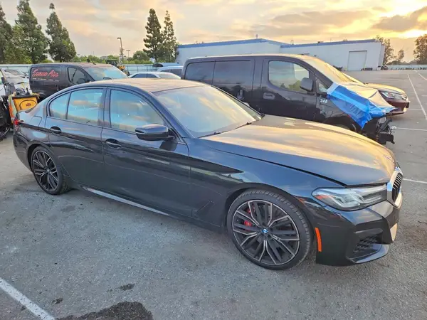 WBA53BJ03MCF39532 — 2021 BMW 5ER, фото 4 с аукциона Copart, Подтопление