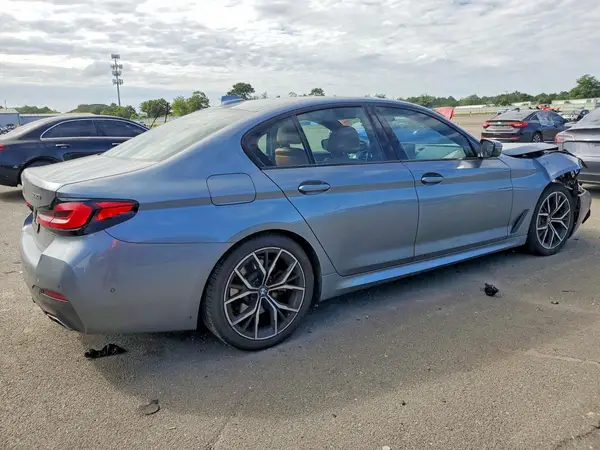 WBA13BJ01MWX34619 — 2021 BMW 5ER, фото 3 с аукциона Copart 30.09.2026, Передняя часть