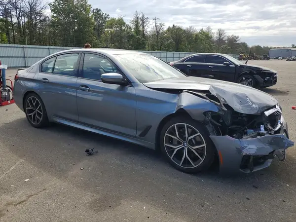 WBA13BJ01MWX34619 — 2021 BMW 5ER, фото 4 с аукциона Copart 30.09.2026, Передняя часть