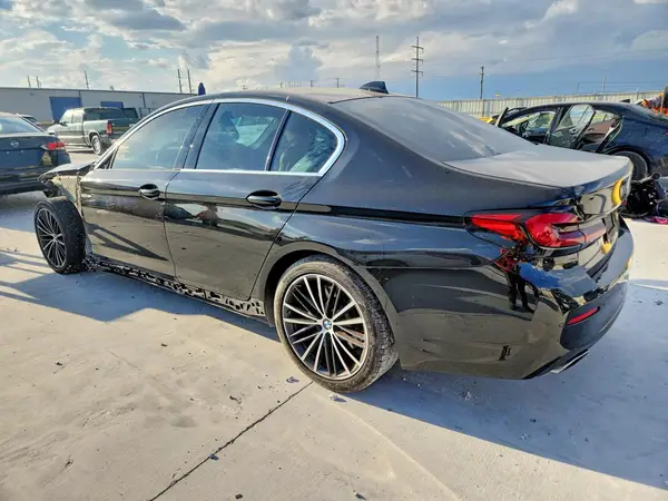 WBA53BH08MWW94420 — 2021 BMW 5ER, фото 2 с аукциона Copart, Передняя часть