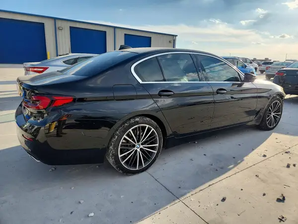WBA53BH08MWW94420 — 2021 BMW 5ER, фото 3 с аукциона Copart, Передняя часть