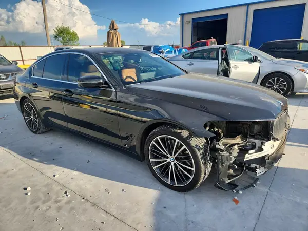 WBA53BH08MWW94420 — 2021 BMW 5ER, фото 4 с аукциона Copart, Передняя часть
