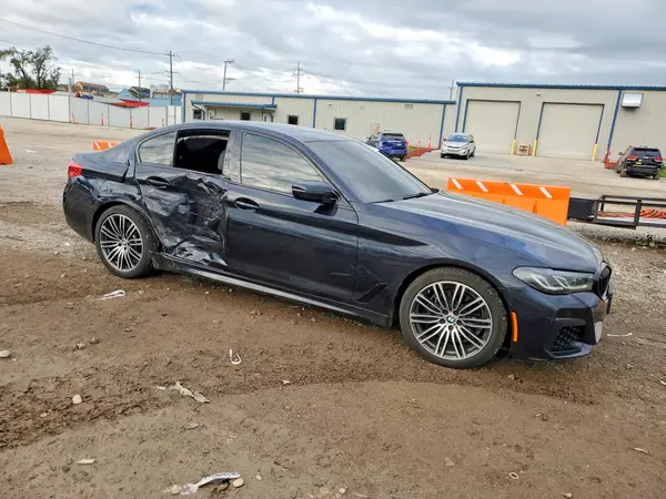 WBA73BJ0XMWW89528 — 2021 BMW 5ER, фото 4 с аукциона Copart, Боковая часть