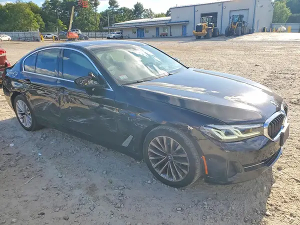 WBA13BJ03MWX24206 — 2021 BMW 5ER, фото 4 с аукциона Copart, Боковая часть