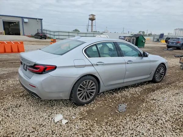 WBA13BJ09MCF67690 — 2021 BMW 5ER, фото 3 с аукциона Copart, Боковая часть