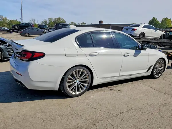 WBA13BJ0XMCF33242 — 2021 BMW 5ER, фото 3 с аукциона Copart 05.10.2026, Подтопление