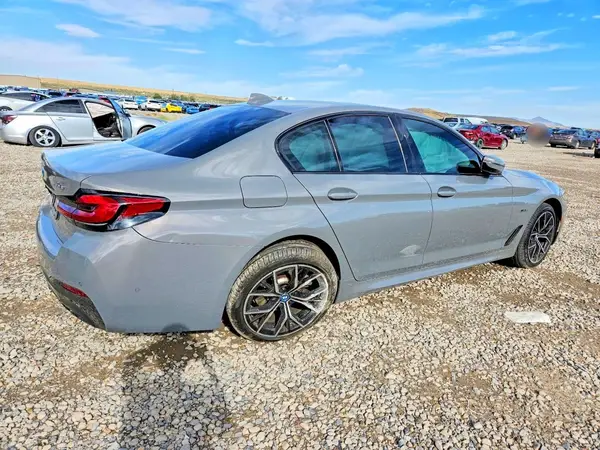 WBA33AG0XNCJ91736 — 2022 BMW 5ER, фото 3 с аукциона Copart 16.10.2026, Боковая часть