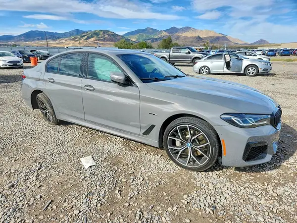 WBA33AG0XNCJ91736 — 2022 BMW 5ER, фото 4 с аукциона Copart 16.10.2026, Боковая часть