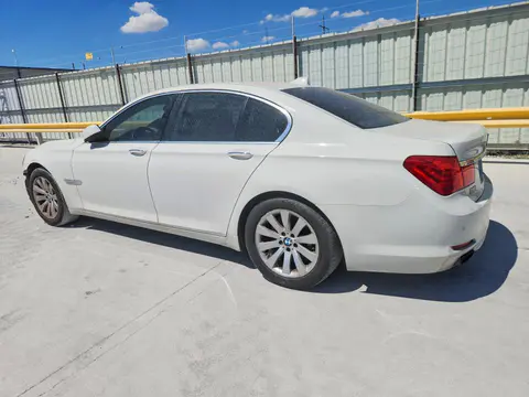2009 BMW 750 VIN WBAKA83539CY35224 фото 2