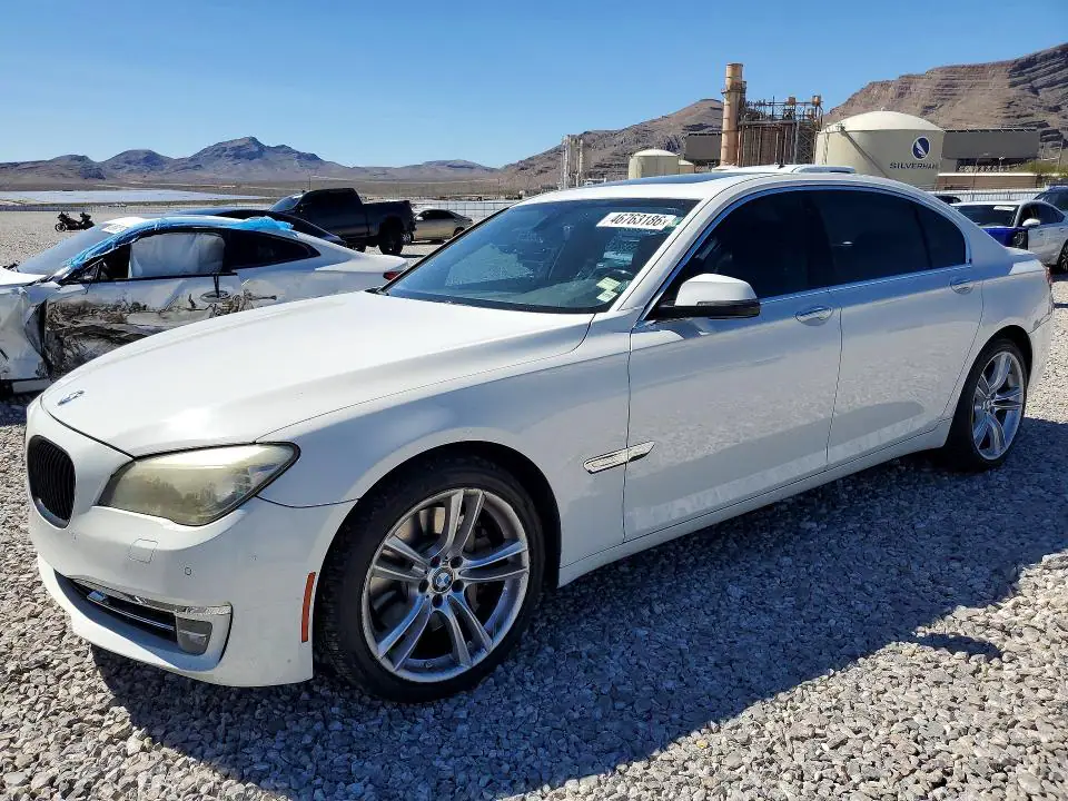 WBAYE8C54DDE22197 BMW 750 2013 — повреждение Передняя часть, фото до ремонта