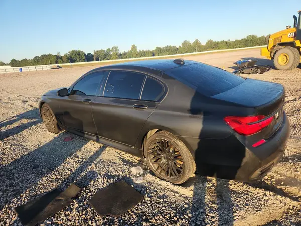 WBA7F0C59HGM21056 — 2017 BMW 7ER, фото 2 с аукциона Copart, Мелкие вмятины и царапины