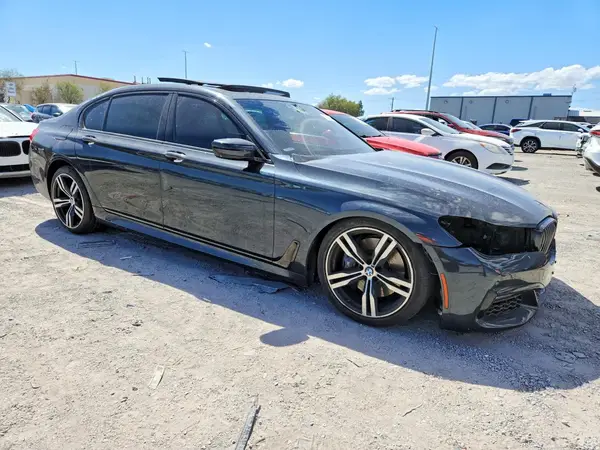 WBA7E2C5XJG741703 — 2018 BMW 7ER, фото 4 с аукциона Copart, Вандализм
