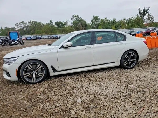 WBA7F2C5XJB238246 — 2018 BMW 7ER, Задняя часть (Rear End), фото до ремонта