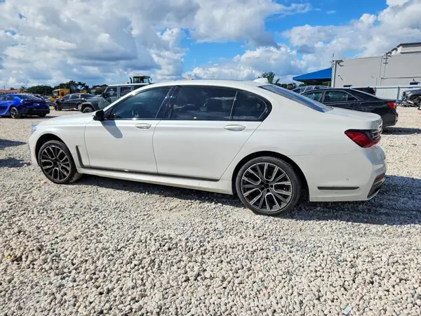 WBA7T2C02NCJ85667 — 2022 BMW 7ER, фото 2 с аукциона Copart, Подтопление